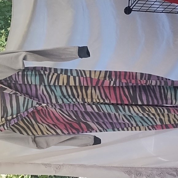 Wonder Nation Zebra Onesy L (10-12) - Picture 1 of 5